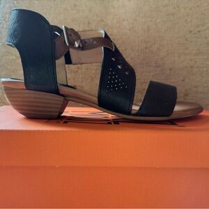 Miz Mooz black sandals. NWT. Cienna Wide.